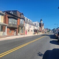 136 S Main St in Spring Grove, PA - Building Photo