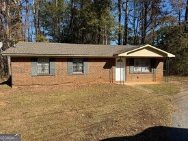 7 W Park Ct in Newnan, GA - Building Photo