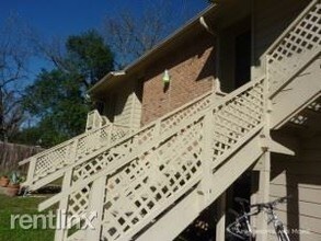 421 W San Antonio St-Unit -F2 in San Marcos, TX - Foto de edificio - Building Photo