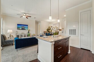 Ivy Point Kingwood in Kingwood, TX - Foto de edificio - Building Photo