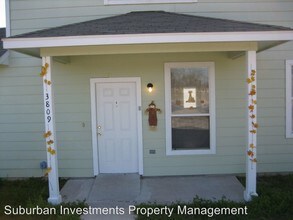 3809 E Martin Luther King Jr Blvd in Austin, TX - Foto de edificio - Building Photo