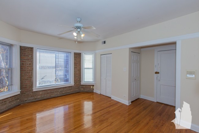 859 W Cornelia Ave in Chicago, IL - Building Photo - Building Photo