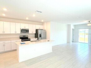 11476 Radiant Shr Lp in San Antonio, FL - Building Photo - Building Photo