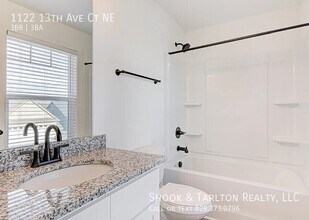 1122 13th Ave Ct NE in Hickory, NC - Building Photo - Building Photo