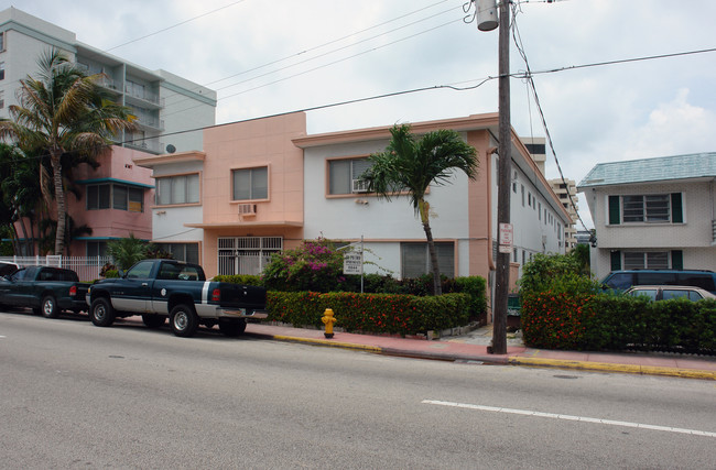 6844 Abbott Ave in Miami Beach, FL - Building Photo - Building Photo