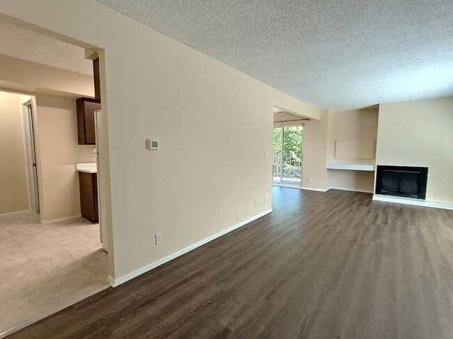 4536 South 1900 West, Unit 12 in Roy, UT - Foto de edificio - Building Photo