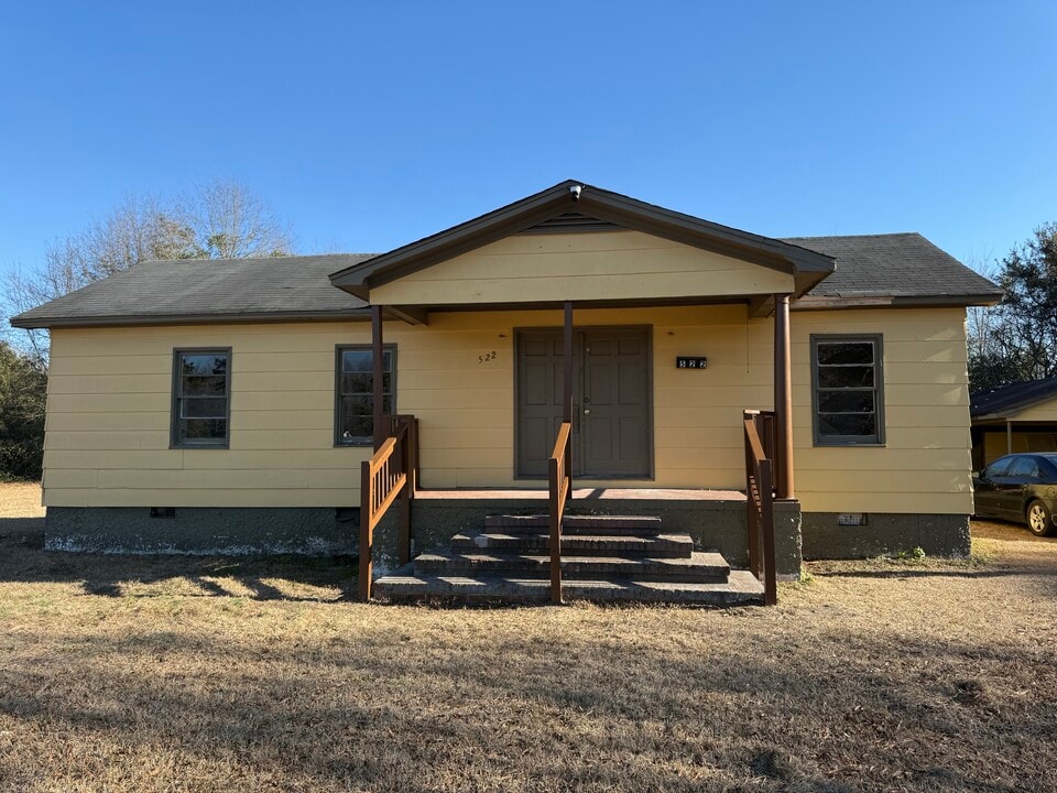 522 James St in Bishopville, SC - Building Photo