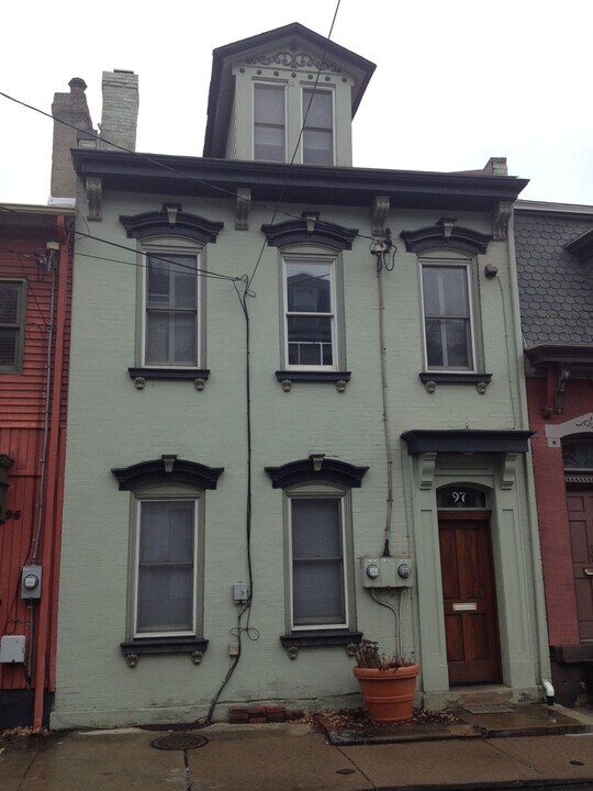 97 Pius St in Pittsburgh, PA - Building Photo