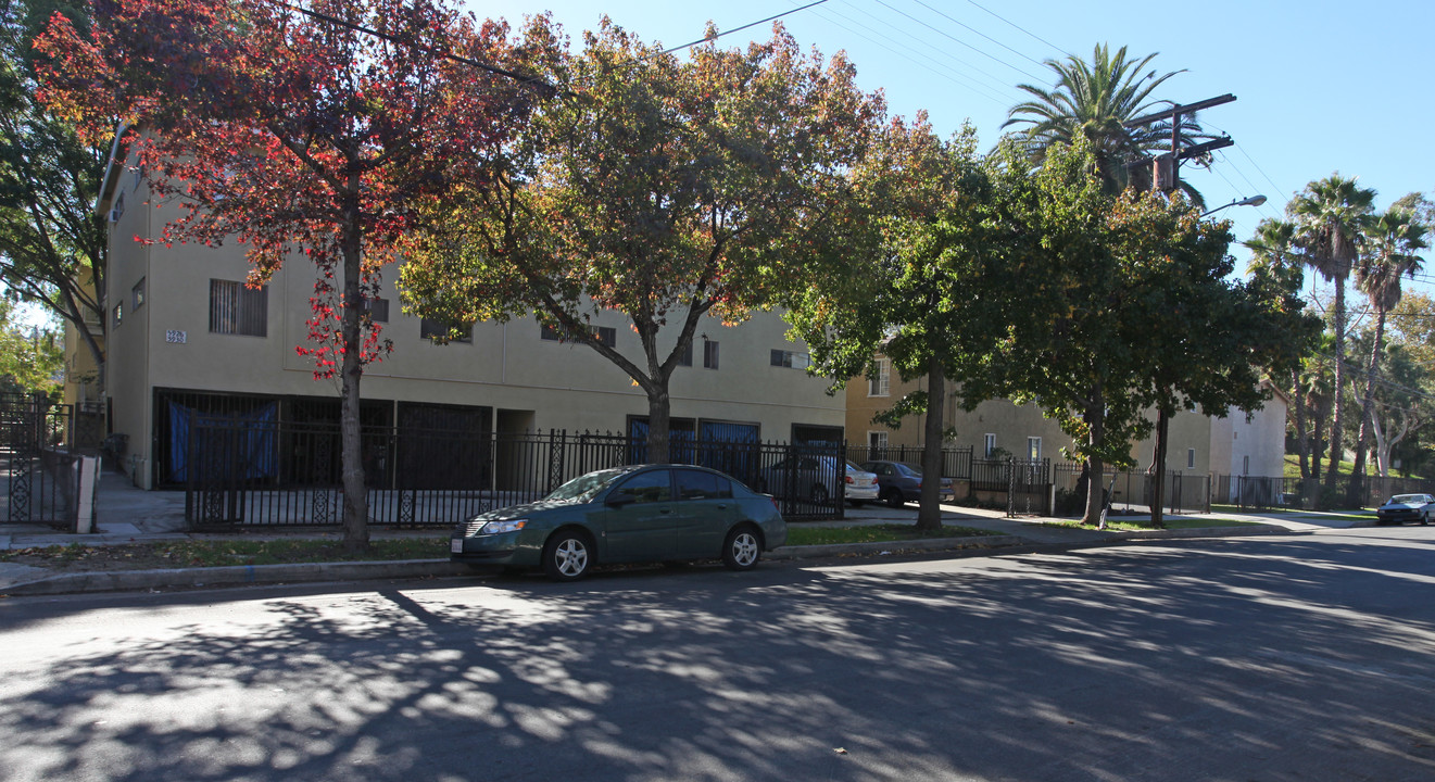 5926-5930 Benner St in Los Angeles, CA - Foto de edificio