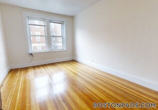 15 Barrows St, Unit 4 in Boston, MA - Foto de edificio - Building Photo