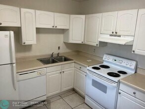 8502 NW 35th St in Coral Springs, FL - Building Photo - Building Photo