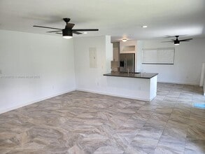8575 SW 125th St in Miami, FL - Foto de edificio - Building Photo