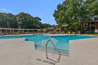 The Retreat at Lake Johnson Apartments in Raleigh, NC - Building Photo - Building Photo