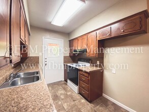 300 Almond St in Waxahachie, TX - Building Photo - Building Photo