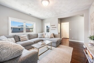 64 Parker St in Chelsea, MA - Foto de edificio - Building Photo