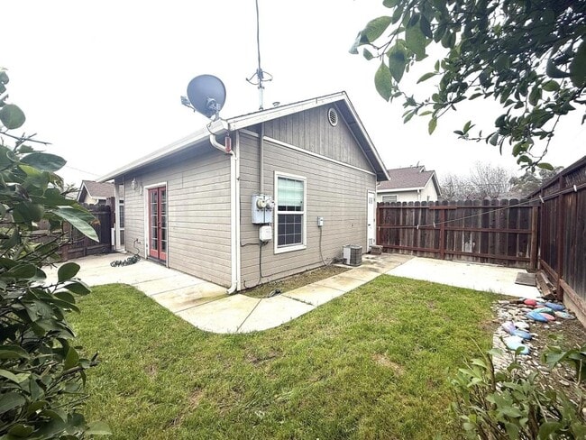 61 Lambuth Ave in Oakdale, CA - Building Photo - Building Photo