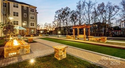 15711 Clems Creek Ln in Charlotte, NC - Building Photo - Building Photo