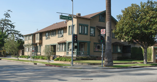 923 Fremont Ave in South Pasadena, CA - Foto de edificio - Building Photo