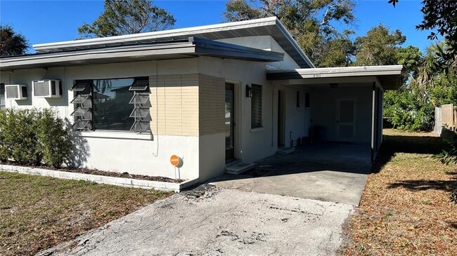 2323 Belmar Dr in Belleair Bluffs, FL - Building Photo - Building Photo