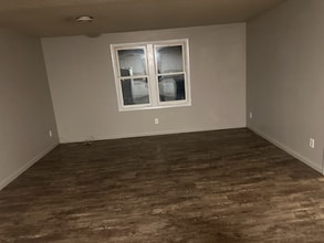 220 W 6th Ave in Milbank, SD - Foto de edificio - Building Photo