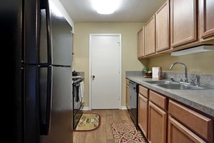 Brackenbrook in North Charleston, SC - Building Photo
