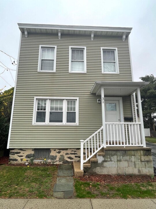 31 Cesario Pl in Port Chester, NY - Building Photo