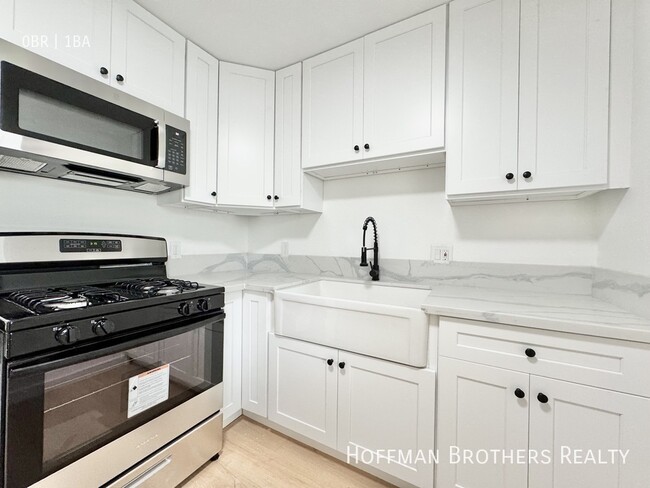 5723 Willowcrest Ave, Unit 3 in Los Angeles, CA - Building Photo - Building Photo