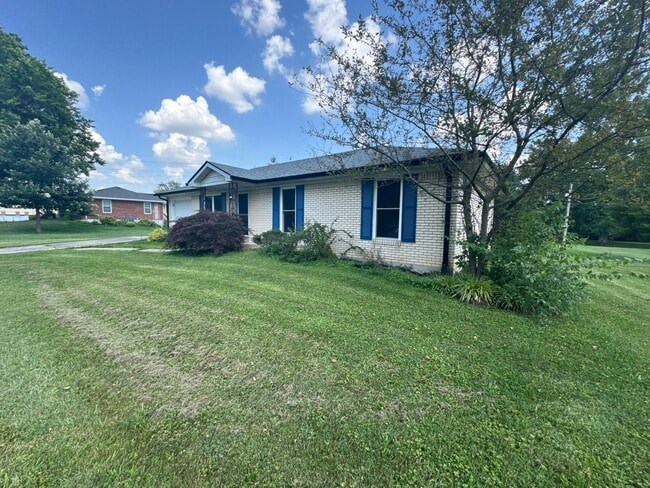 1704 Twinbrook Dr in Sellersburg, IN - Building Photo - Building Photo