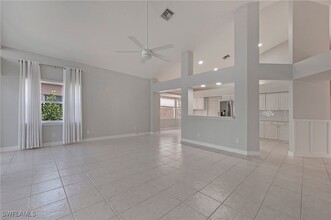 351 Pindo Palm Dr in Naples, FL - Foto de edificio - Building Photo