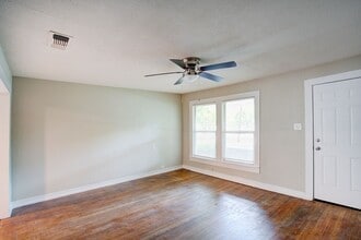 1005 N Buffalo Ave in Cleburne, TX - Building Photo - Building Photo