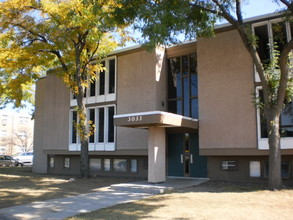 Aquila Court in St. Louis Park, MN - Foto de edificio - Building Photo