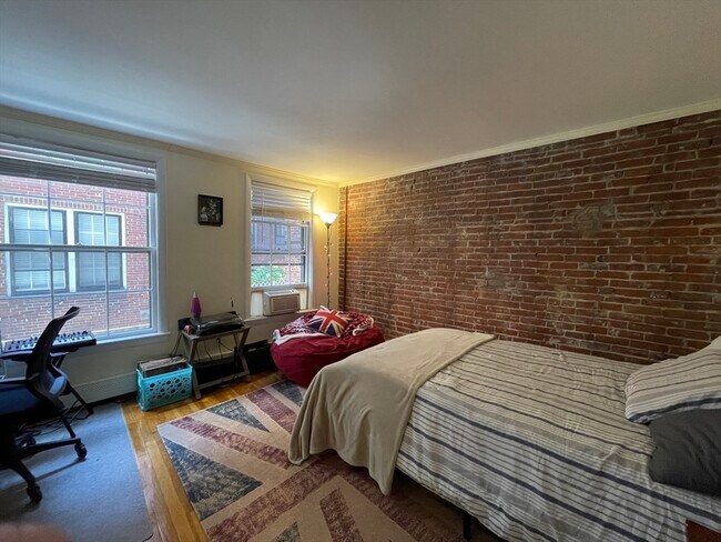 64 West Cedar St, Unit 2A in Boston, MA - Building Photo - Building Photo