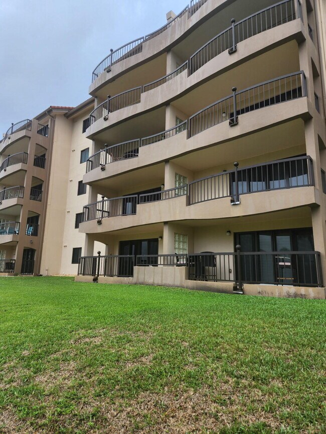 101 Ocean Bluffs Blvd in Jupiter, FL - Building Photo - Building Photo