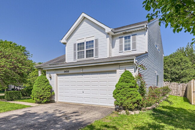 34257 Trillium Way in Round Lake, IL - Building Photo - Building Photo