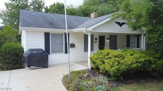 119 Norris St in St. Clairsville, OH - Building Photo