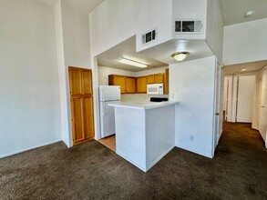 8450 Alta Dr in Las Vegas, NV - Building Photo - Building Photo