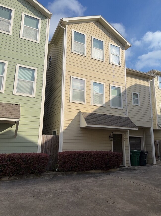 1828 Fletcher St in Houston, TX - Building Photo - Building Photo