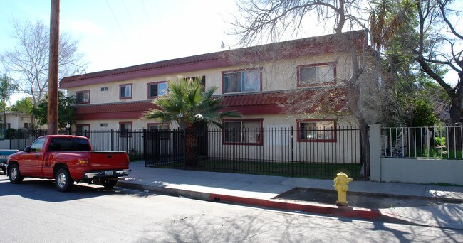 11944 Runnymede St in North Hollywood, CA - Foto de edificio - Building Photo