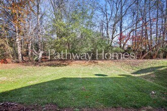 4922 Vireo Dr in Flowery Branch, GA - Foto de edificio - Building Photo