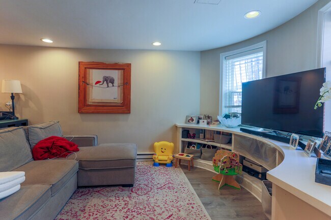 108 E Brookline St, Unit 1 in Boston, MA - Building Photo - Building Photo