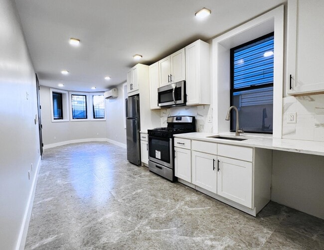 126 Randolph Ave in Jersey City, NJ - Building Photo - Building Photo