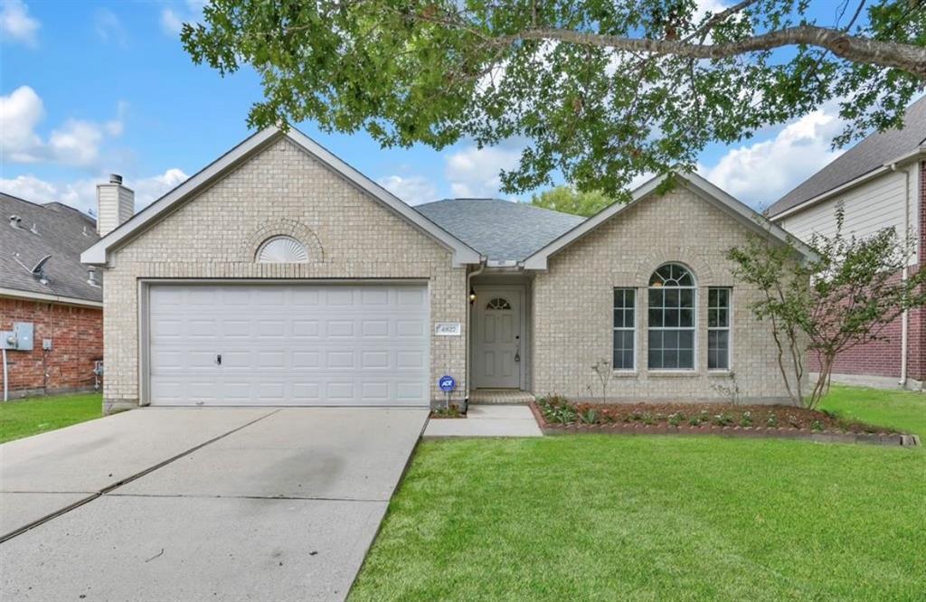 4827 Aquagate Dr in Spring, TX - Building Photo