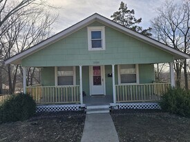 11401 E 9th St S in Independence, MO - Building Photo