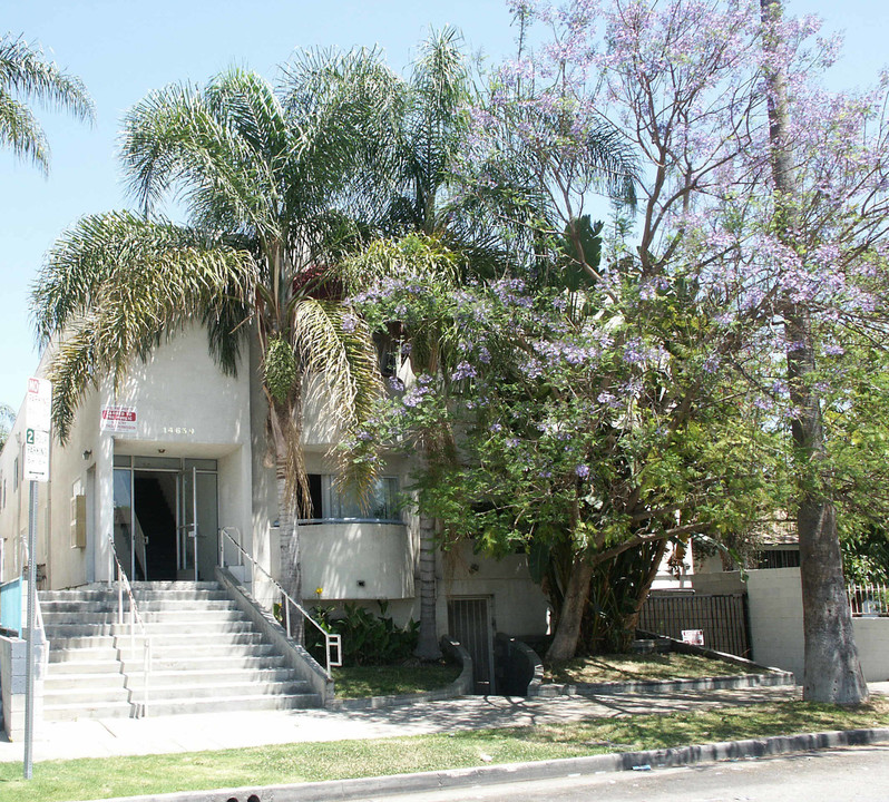 14639 Erwin St in Van Nuys, CA - Building Photo