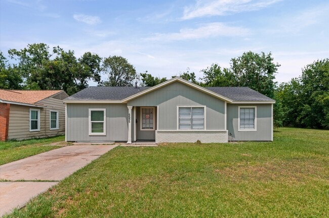 property at 5535 Lakefield Dr