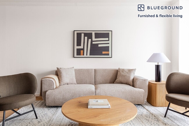 985 5th Ave in New York, NY - Building Photo - Building Photo
