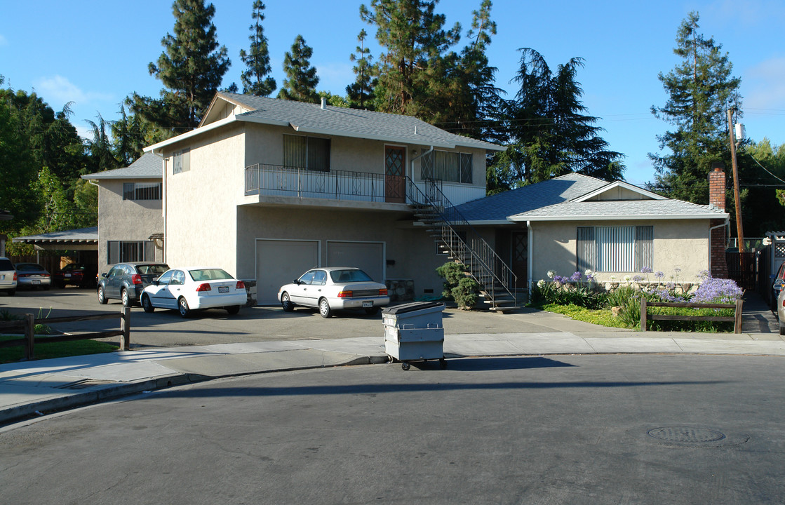 10366 Greenwood Ct in Cupertino, CA - Foto de edificio