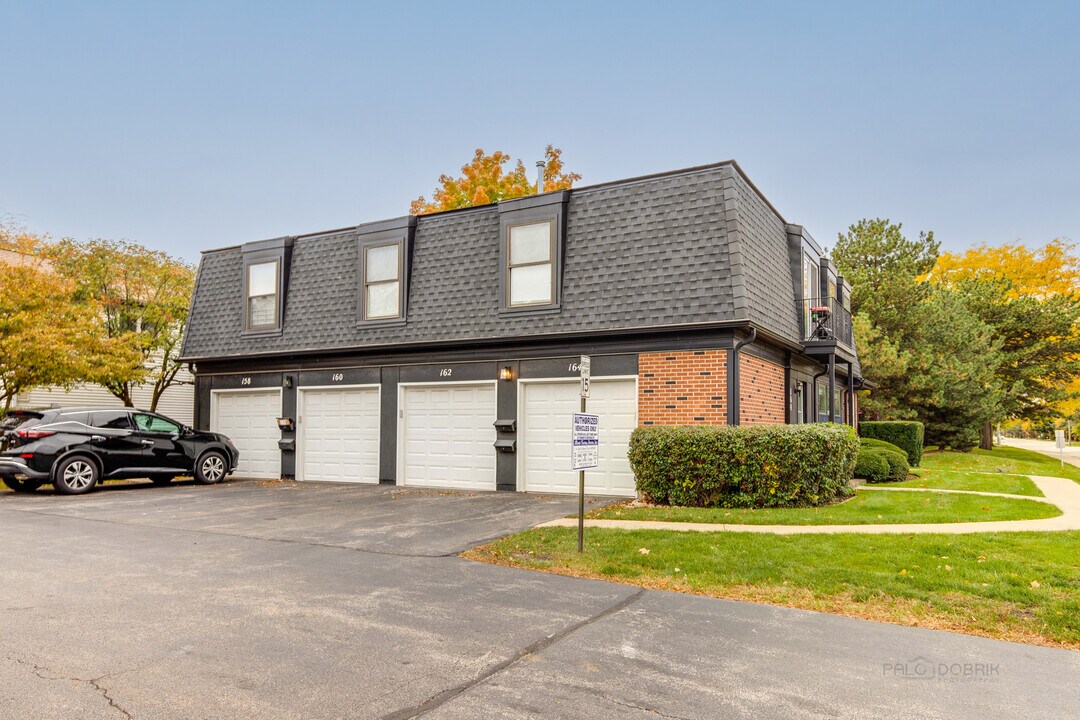 162 W Inverrary Ln in Deerfield, IL - Building Photo