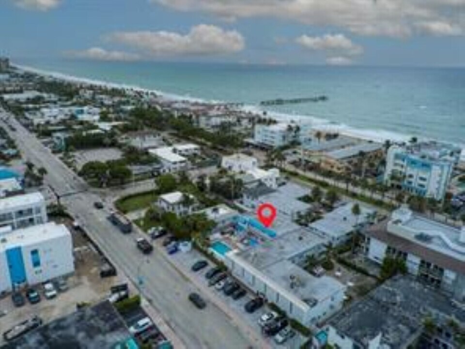 4228 N Ocean Dr, Unit 14 in Lauderdale-by-the-Sea, FL - Building Photo