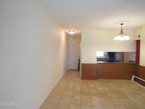 8020 E Thomas Rd in Scottsdale, AZ - Foto de edificio - Building Photo